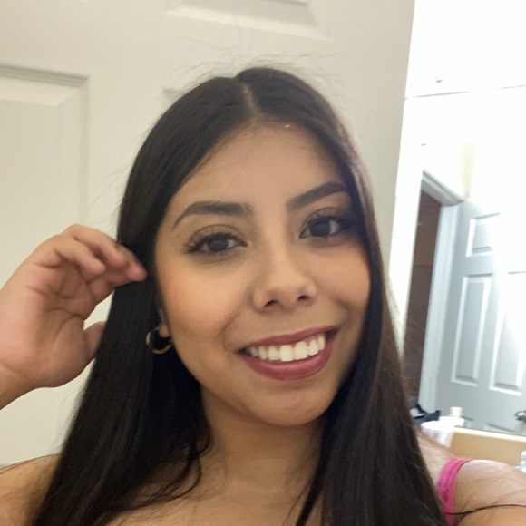 Meet your Posher, Laura - Picture 1 of 1